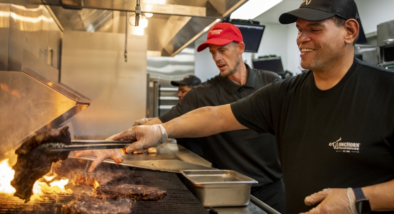 A Longhorn Steakhouse Chef Has A Clever Trick For Checking Steak